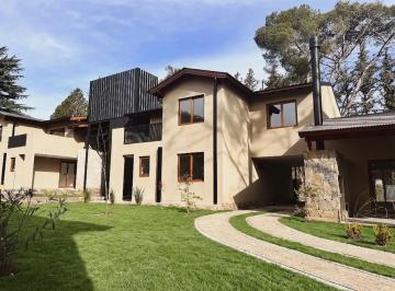 Casa de 7 ambientes, Villa General Belgrano · Housing Exclusivo en Villa General Belgrano