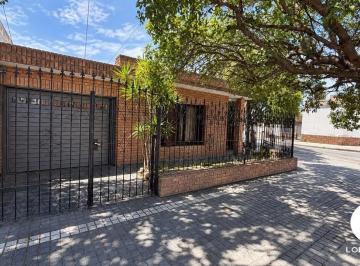 Casa · 186m² · 7 Ambientes · 2 Cocheras · Venta Casa Primero de Mayo, Ideal Inverión