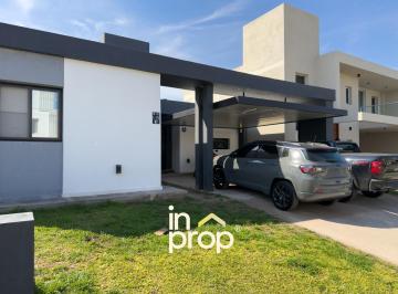 Casa · 182m² · 6 Ambientes · 2 Cocheras · Docta Casa Planta Baja 3 Dorm. 3 Baños con Pileta - Zona con Servicios - Financiacion