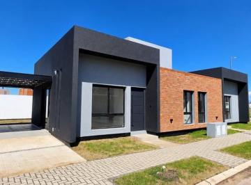 Casa · 95m² · 4 Ambientes · 2 Cocheras · Dúplex 2d en Venta - Brisas de Manantiales
