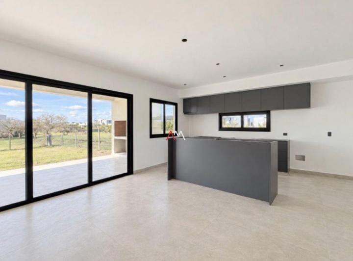 Casa · 195m² · 5 Ambientes · 3 Cocheras