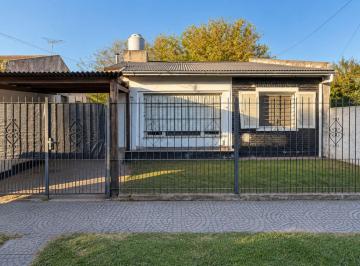 Casa · 104m² · 3 Ambientes · 2 Cocheras · Casa Venta Glew 3 Ambientes Sobre Lote de 300 m²