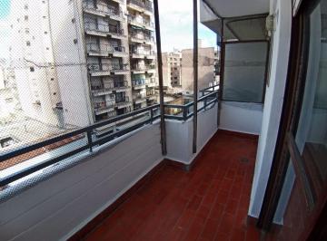 Departamento de 2 ambientes, Rosario · Maipú 966 - Semipiso - Vista Despejada Al Este con Balcón - Cocina Separada.