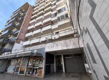 Departamento de 2 ambientes, Rosario · Maipú 966 - Semipiso - Vista Despejada Al Este con Balcón - Cocina Separada.