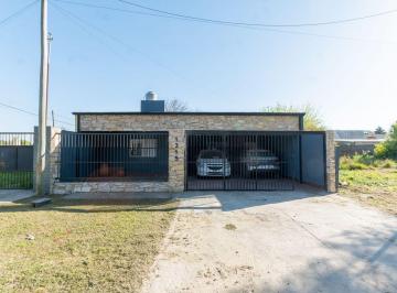 Casa · 105m² · 3 Ambientes · 2 Cocheras · Casa en Venta en Altos del Sauce