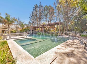 Casa · 407m² · 6 Ambientes · 4 Cocheras · Propiedad en Carmel Cc Totalmente Renovada