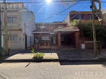 PH · 200m² · 5 Ambientes · 1 Cochera · Rivadavia 935 - PH con Excelente Ubicación, Cerca del Tren Mitre y de La Av en Alquiler