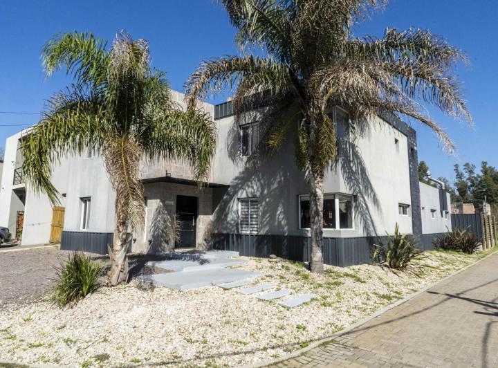 Casa · 259m² · 3 Dormitorios · 2 Cocheras