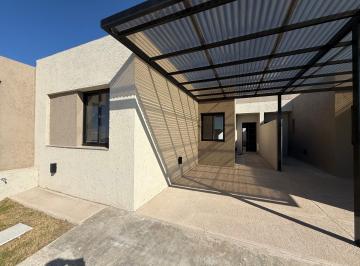 Casa de 3 ambientes, Córdoba · Oportunidad - Venta Dúplex 2 Dorm. / 1 Baño - Patio Asador y Cochera Cubierta - Docta Av