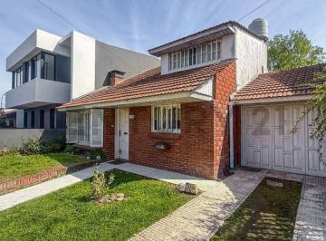 Casa · 210m² · 4 Ambientes · 2 Cocheras · Casa 4 Ambientes en Venta – Barrio Constitución – Artigas 1300