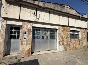 Casa · 85m² · 3 Ambientes · 1 Cochera · Casa Echesortu Oeste. 2 Dorm.. Cochera. Muy Buen Estado. a m de Bv Avellaneda y Santa Fe.