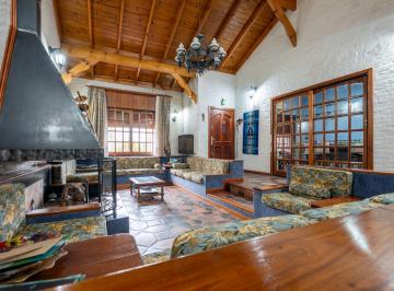 Casa · 210m² · 4 Ambientes · 2 Cocheras · Venta Casa 4 Amb. Cochera Parque Apto Credito