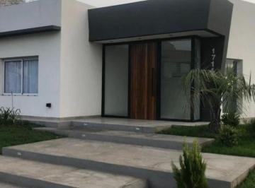 Casa de 4 ambientes, San Vicente · Casa en Alquiler en Santa Rita Canning
