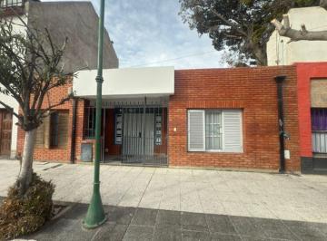 Casa de 5 ambientes, Trelew · Casa en Venta con Ubicación Estratégica Apta Comercio