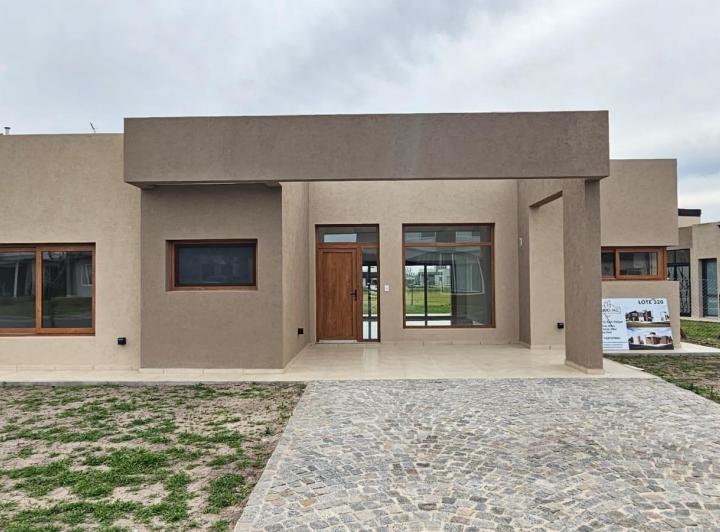 Casa · 143m² · 4 Ambientes · 1 Cochera