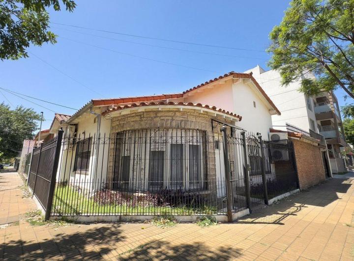 Casa · 105m² · 4 Ambientes · 2 Cocheras