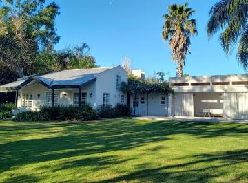 Casa · 90m² · 3 Ambientes · 1 Cochera · Casa en Venta en City Bell Frente Al Golf