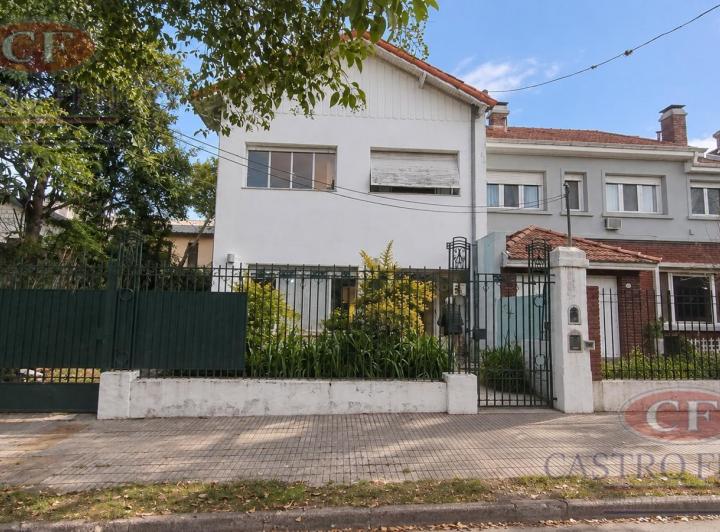 Casa · 265m² · 7 Ambientes · 2 Cocheras