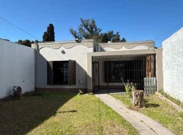 Casa · 90m² · 3 Ambientes · 1 Cochera · Casa en Venta Burzaco Apta Crédito