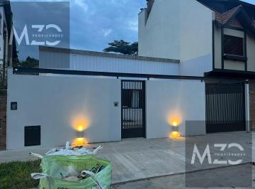 Casa · 120m² · 3 Ambientes · 2 Cocheras · Casa en Venta en Acassuso con Cochera y Pileta