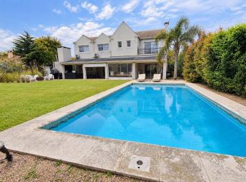 Casa · 250m² · 5 Ambientes · 3 Cocheras · Casa en Venta en Talar del Lago 1, General Pacheco, Tigre
