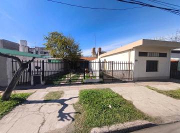 Casa · 105m² · 3 Ambientes · 3 Cocheras · Casa en Venta Villa Santos Tesei