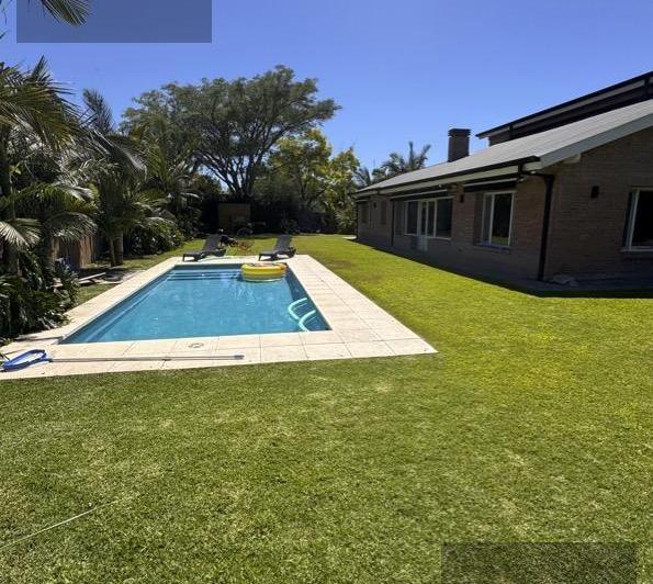 Casa · 250m² · 5 Ambientes · 5 Cocheras
