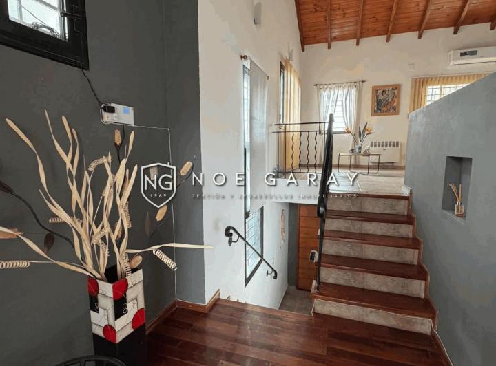 Casa · 240m² · 3 Ambientes · 2 Cocheras