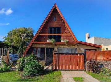 Casa · 126m² · 4 Ambientes · Chalet de 4 Amb C/ Quincho y Jardín - Punta Mogotes