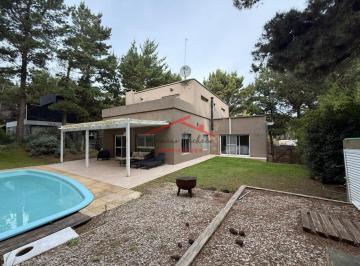 Casa · 320m² · 5 Ambientes · 1 Cochera · Casa en Residencial 1 - Costa Esmeralda