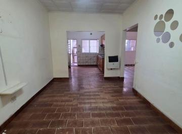 Casa de 3 ambientes, La Matanza · Hermosa Casa en 2 Plantas con Terraza y Parrilla – Alquiler en Villa Luzuriaga