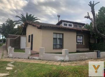 Casa · 134m² · 4 Ambientes · Casa en Venta - 3 Dorm. 1 Baño - 200 m² - Ituzaingó