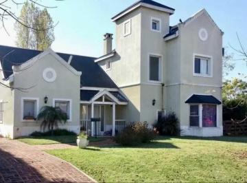 Casa · 220m² · 5 Ambientes · Casa en Alquiler en Los Jazmines, Pilar del Este, Pilar