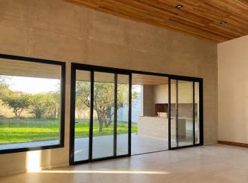 Casa · 410m² · 8 Ambientes · 4 Cocheras · Casa a Estrenar en Venta en Estancia El Terrón