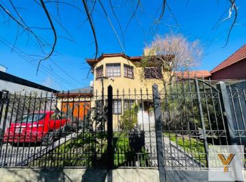 Casa · 200m² · 5 Ambientes · 2 Cocheras · Casa en Venta - 4 Dorm. 2 Baños - Cochera - 400 m² - Los Hornos