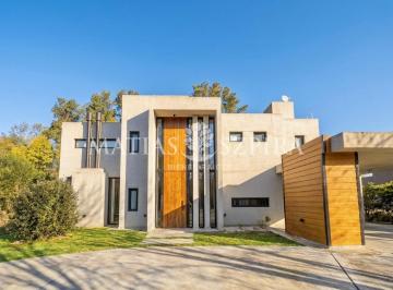 Casa · 213m² · 4 Ambientes · 2 Cocheras · Casa 4 Ambientes. | Av Gaona, Colectora Sur Acceso Oeste