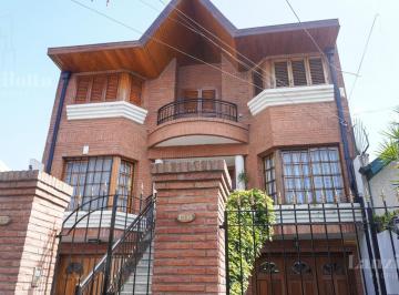 PH · 200m² · 4 Ambientes · 3 Cocheras · Triplex 4 Ambientes con Cocheras, Patio y Quincho en Lanús Este