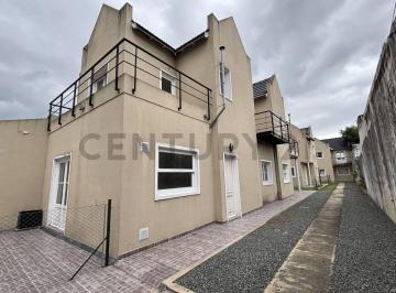 Casa · 72m² · 3 Ambientes · 1 Cochera · Dúplex Ideal Vivienda y Profesional en Turdera