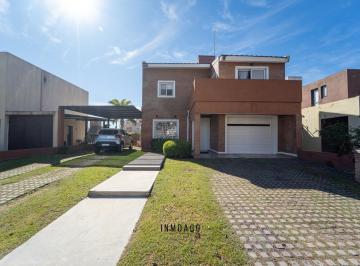 Casa · 198m² · 5 Ambientes · 2 Cocheras · Casa en 2 Plantas | 3 Dorm. | Los Aromas – Valle Escondido