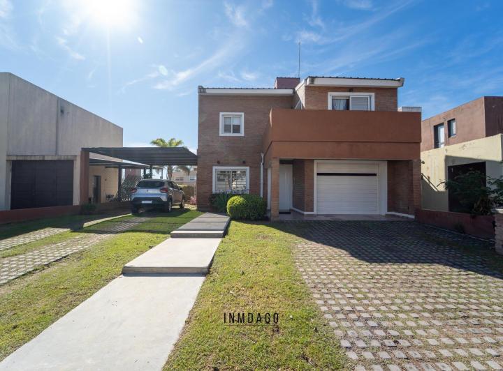 Casa · 198m² · 5 Ambientes · 2 Cocheras