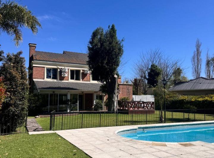 Casa · 234m² · 5 Ambientes