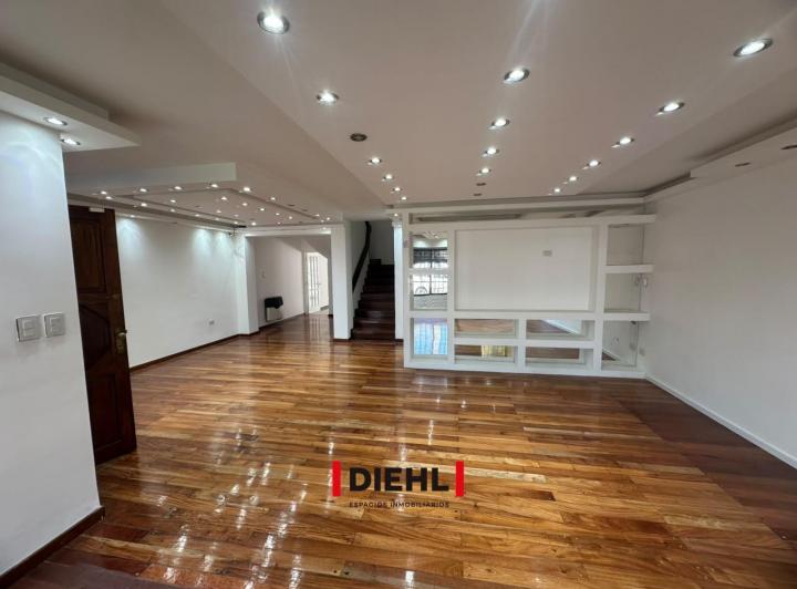 Casa · 370m² · 12 Ambientes · 3 Cocheras