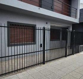 Casa · 130m² · 3 Ambientes · 2 Cocheras · Chalet PH Al Frente de 3 Ambientes en Peña E Italia