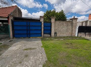 Casa de 4 ambientes, Lomas de Zamora · Casa de 312 m² con 2 Habitaciones en Venta en Lomas de Zamora
