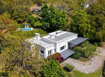 Casa · 250m² · 5 Ambientes · 2 Cocheras · Alquiler Propiedad en San Lorenzo