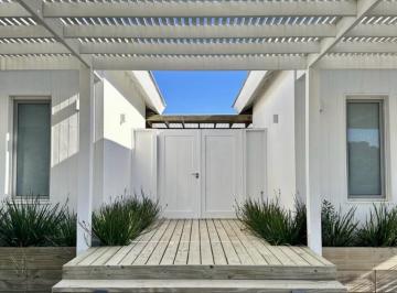 Casa · 300m² · 5 Ambientes · 4 Cocheras · José Ignacio - Pinar del Faro - Barrio Privado