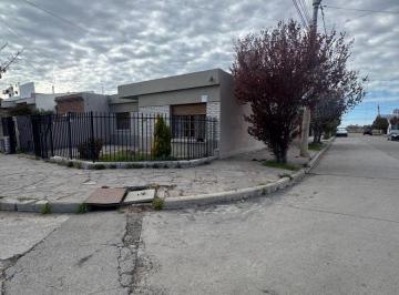 Casa de 1 ambiente, Trelew · Venta Casa en Esquina Barrio Los Olmos Trelew