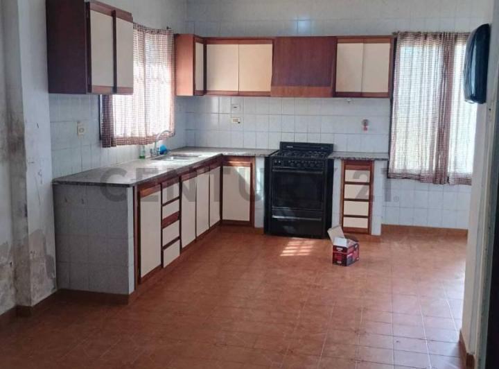 Casa · 98m² · 2 Dormitorios · 3 Cocheras
