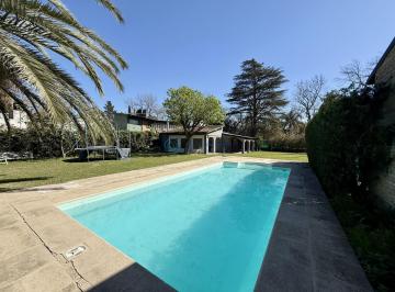 Casa · 65m² · 4 Ambientes · Venta · Casa · Dos Dorm. · Galeria · Quincho · Amplio Jardín · Piscina