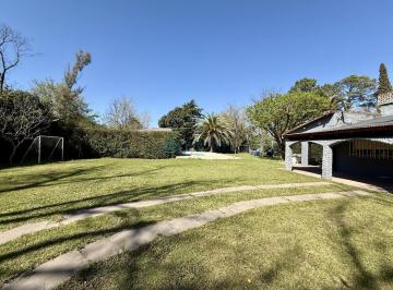 Casa · 65m² · 4 Ambientes · Venta · Casa · Dos Dorm. · Galeria · Quincho · Amplio Jardín · Piscina
